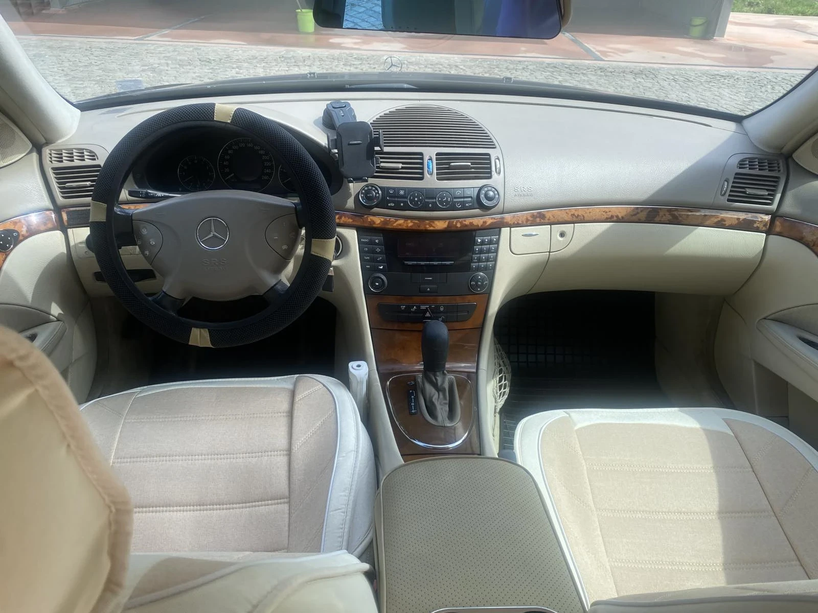 Mercedes-Benz E 270 CDI Elegance, снимка 14 - Автомобили и джипове - 55416949