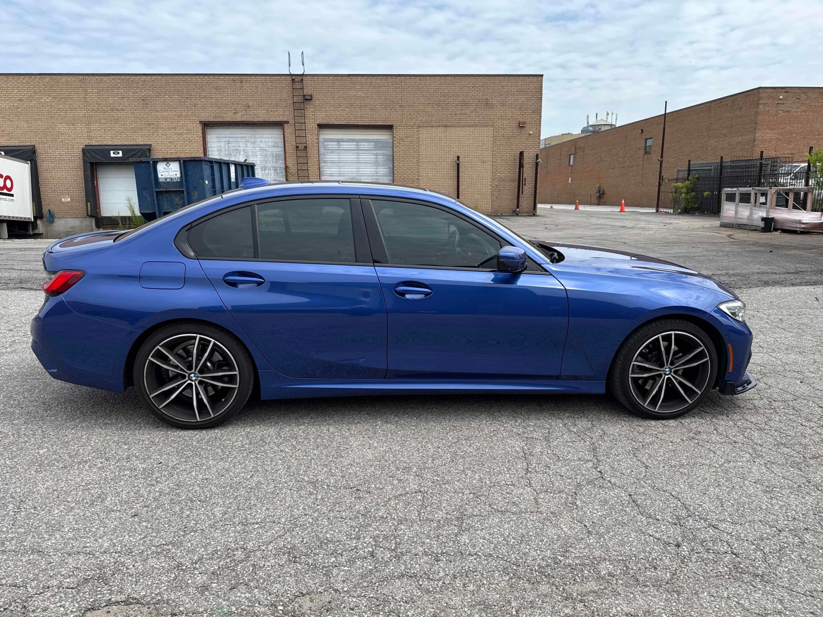 BMW 330 xDrive M-PACK  CARFAX, снимка 3 - Автомобили и джипове - 55688644