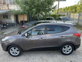 Hyundai IX35 2.0CRDI 4X4 Панорама, Автоматик Навигация Keyless, снимка 8