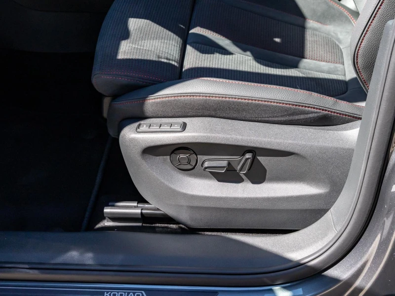 Skoda Kodiaq RS MATRIX PANO CANTON HEAD UP CAMERA 7-МЕСТЕН, снимка 6 - Автомобили и джипове - 51762226