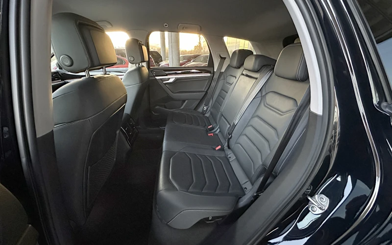 VW Touareg 3.0 TDI 4Motion, снимка 7 - Автомобили и джипове - 53235141