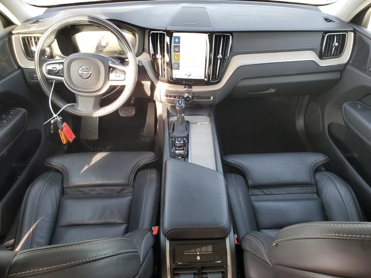 Volvo XC60 T5 INSCRIPTION - изображение 8