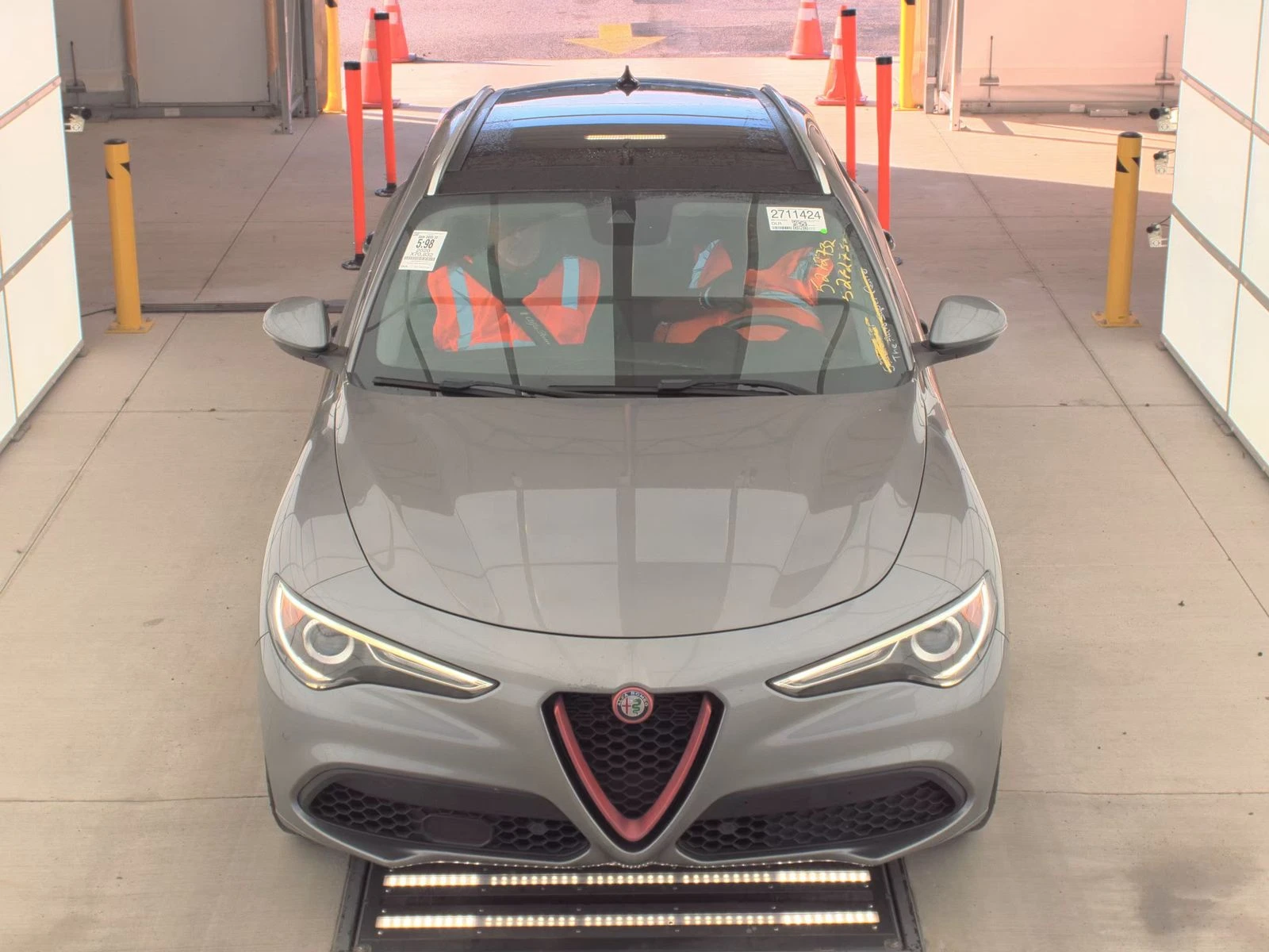 Alfa Romeo Stelvio TI LUSSO* DISTRONIC* HARMAN* PANO* PODGREV*  | Mobile.bg — изображение 2