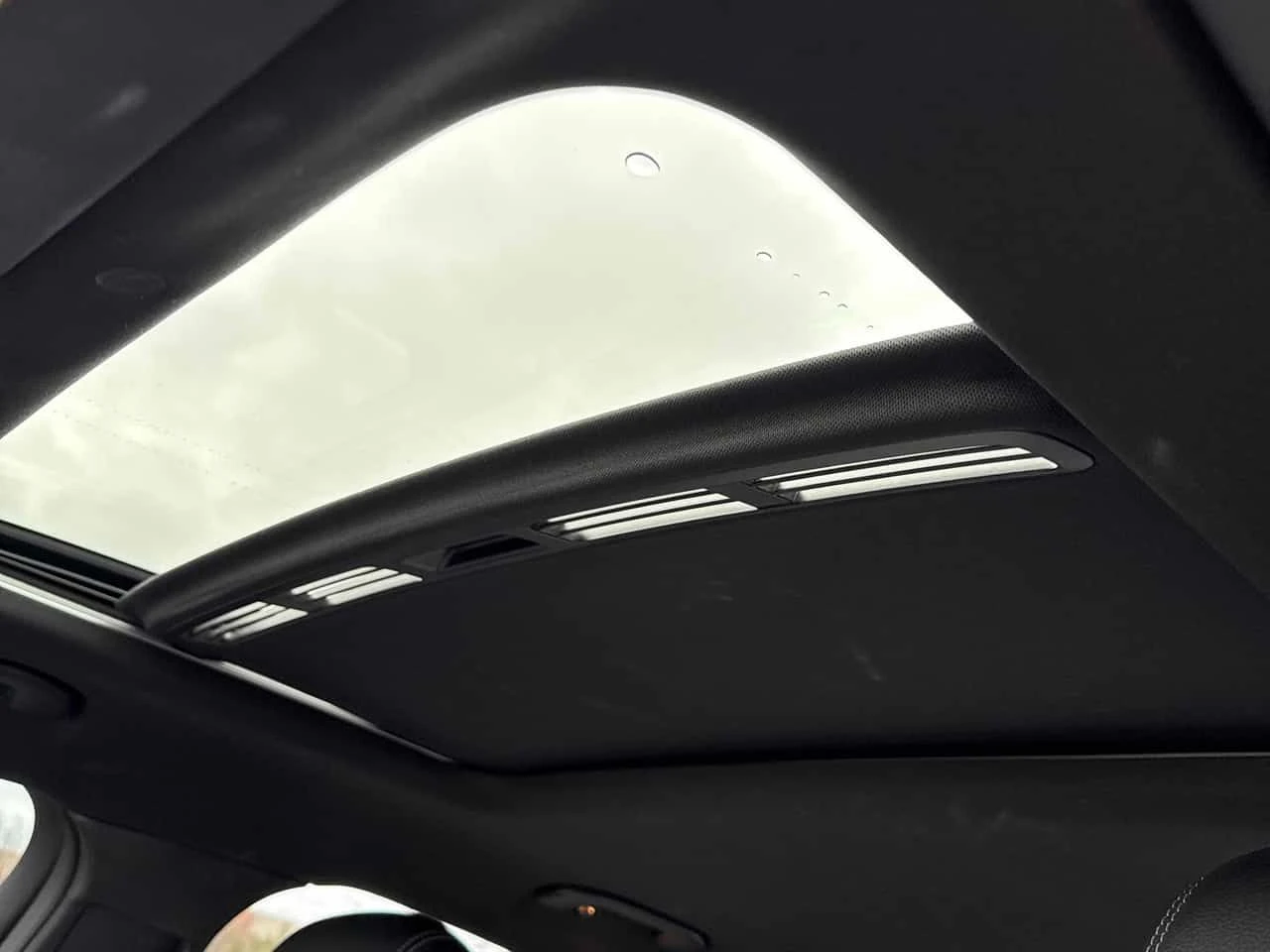 Mercedes-Benz GLC 300 CARFAX/360 КАМЕРИ/ПАНОРАМА/ПОДГРЕВИ, снимка 10 - Автомобили и джипове - 53934491