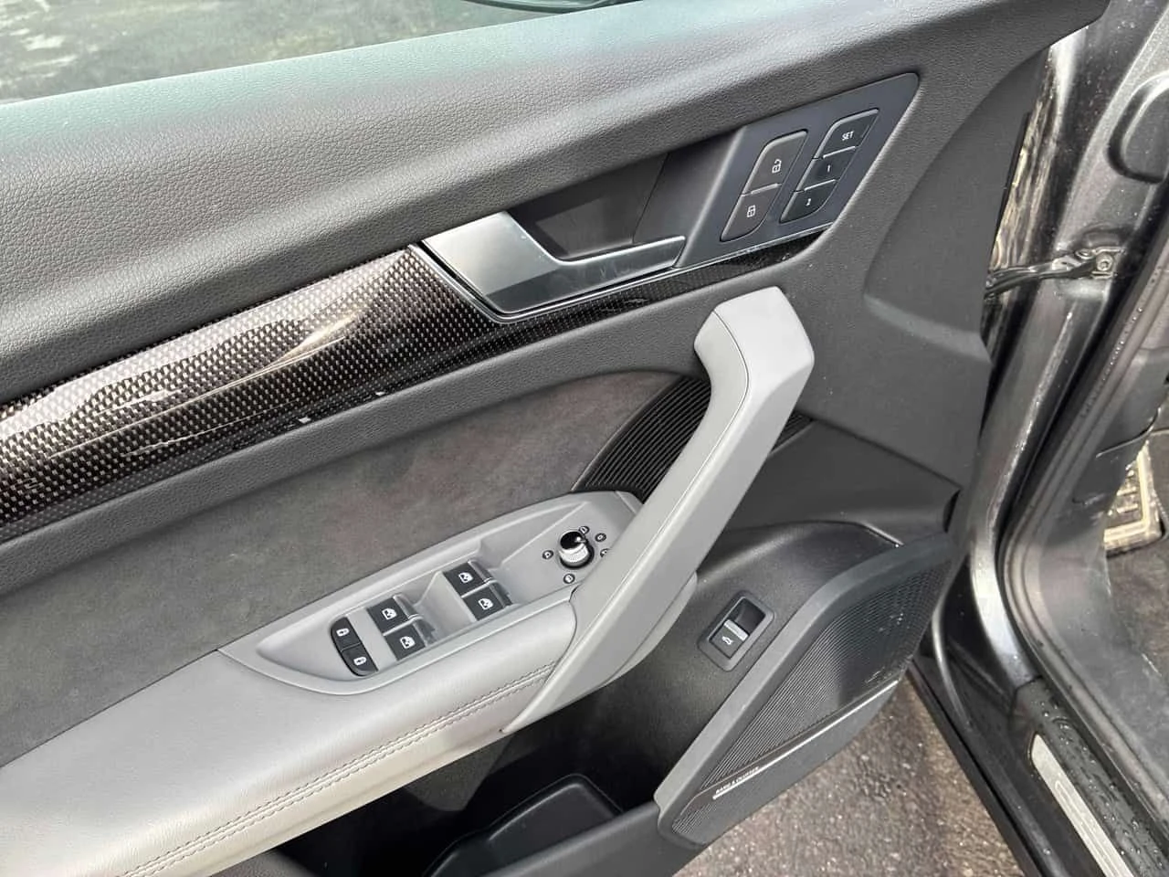 Audi SQ5 Technik/360/DIS/B&O/МАСАЖИ/КЛИП НА МОТОРА , снимка 12 - Автомобили и джипове - 54060547