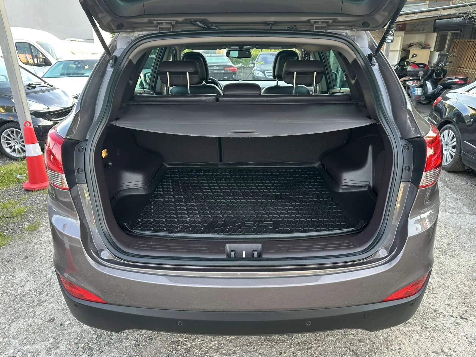 Hyundai IX35 2.0CRDI 4X4 Панорама, Автоматик Навигация Keyless, снимка 16 - Автомобили и джипове - 54600181