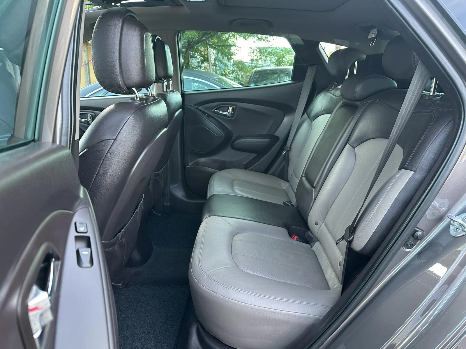 Hyundai IX35 2.0CRDI 4X4 Панорама, Автоматик Навигация Keyless, снимка 10 - Автомобили и джипове - 54600181