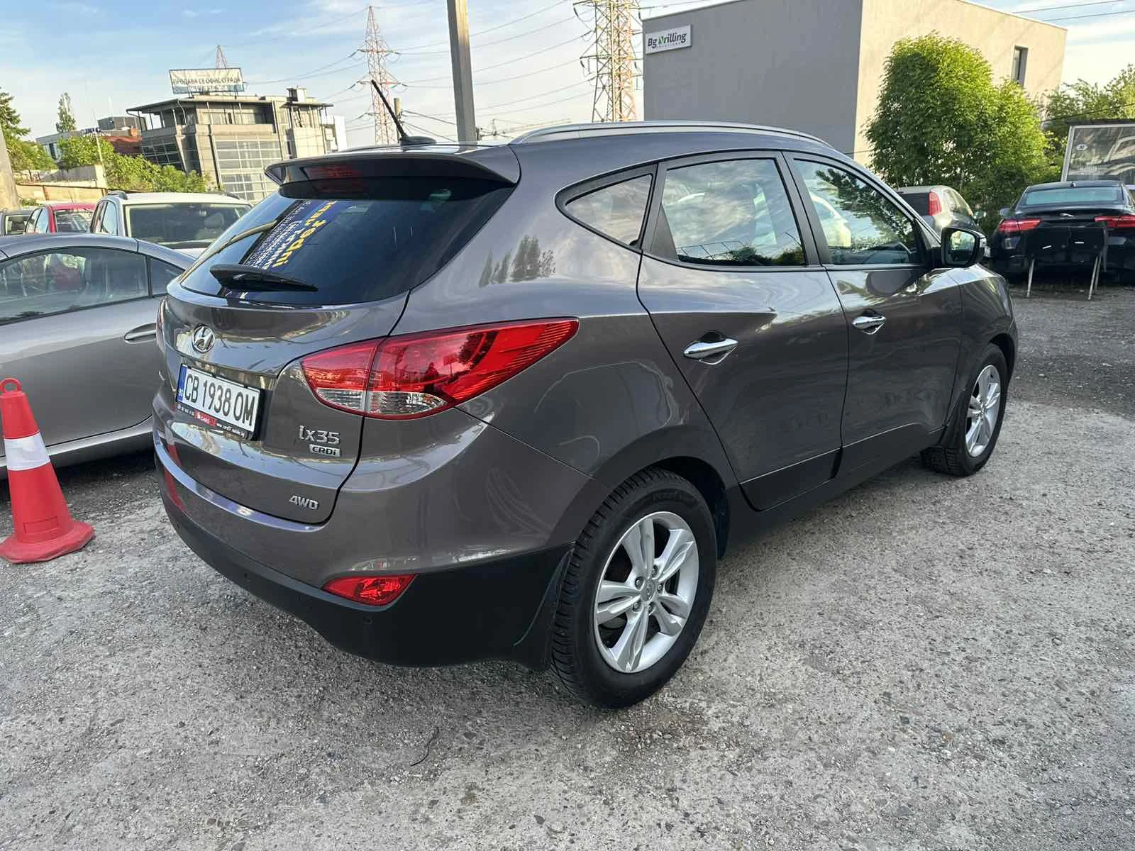 Hyundai IX35 2.0CRDI 4X4 Панорама, Автоматик Навигация Keyless, снимка 3 - Автомобили и джипове - 54600181