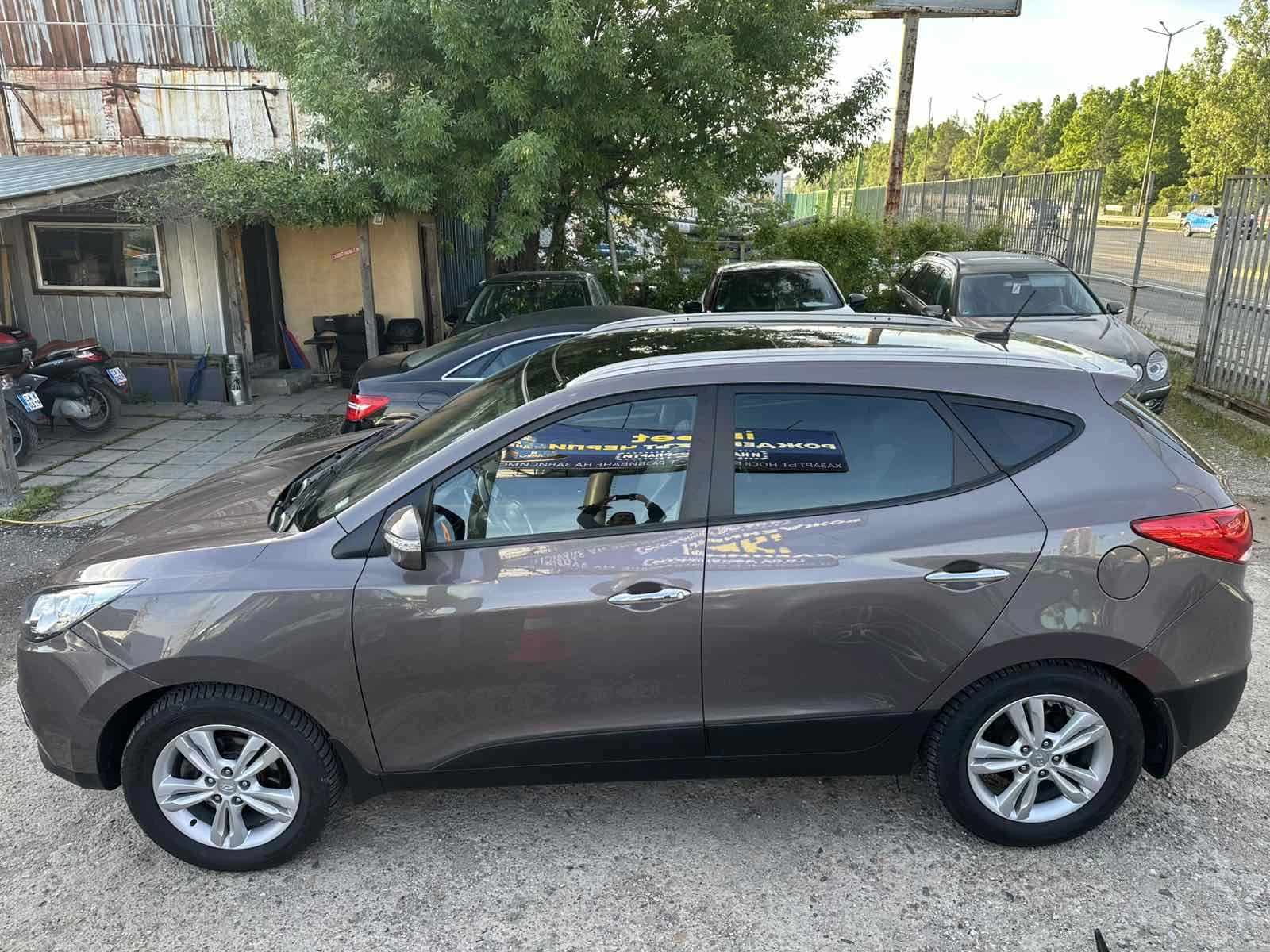 Hyundai IX35 2.0CRDI 4X4 Панорама, Автоматик Навигация Keyless, снимка 8 - Автомобили и джипове - 54600181