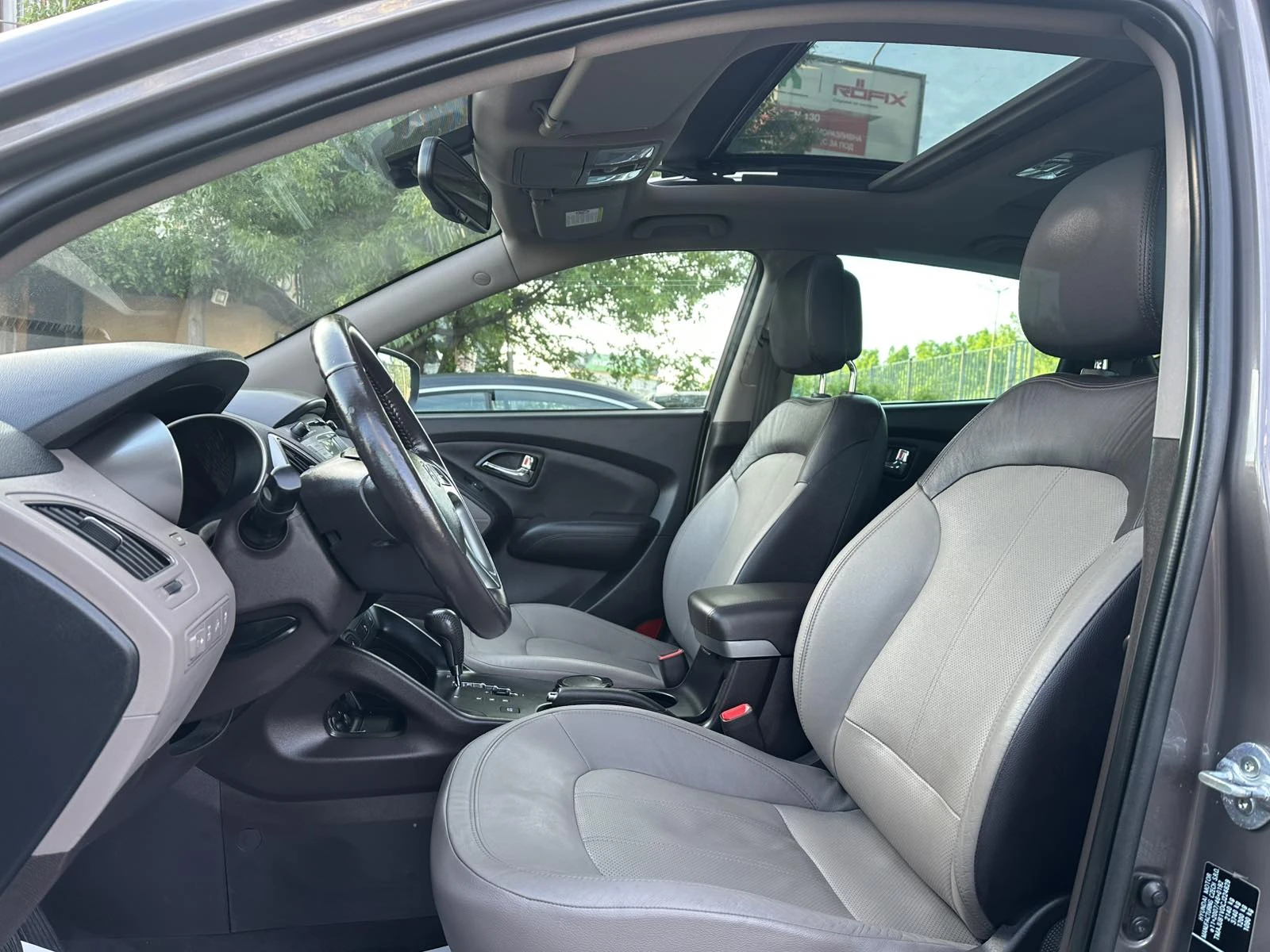 Hyundai IX35 2.0CRDI 4X4 Панорама, Автоматик Навигация Keyless, снимка 9 - Автомобили и джипове - 54600181