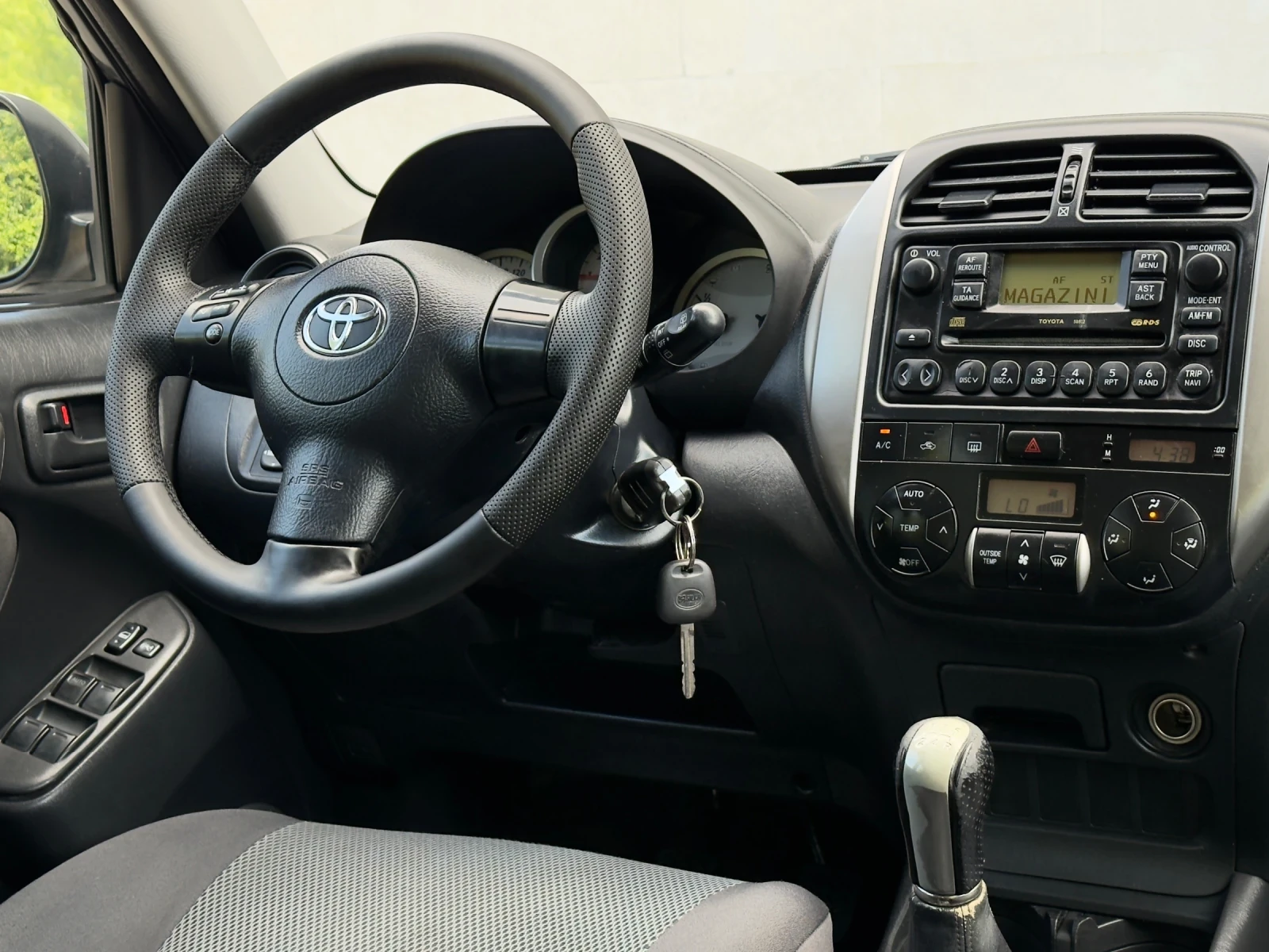 Toyota Rav4 2.0D-4D ИТАЛИЯ, снимка 11 - Автомобили и джипове - 55328006