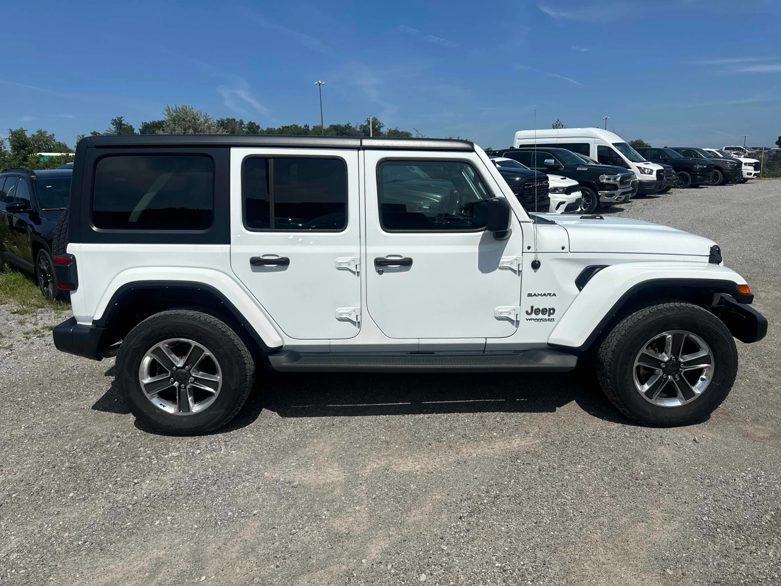 Jeep Wrangler * Unlimited Sahara * CARFAX * ЦЕНА ДО БГ, снимка 4 - Автомобили и джипове - 55879371