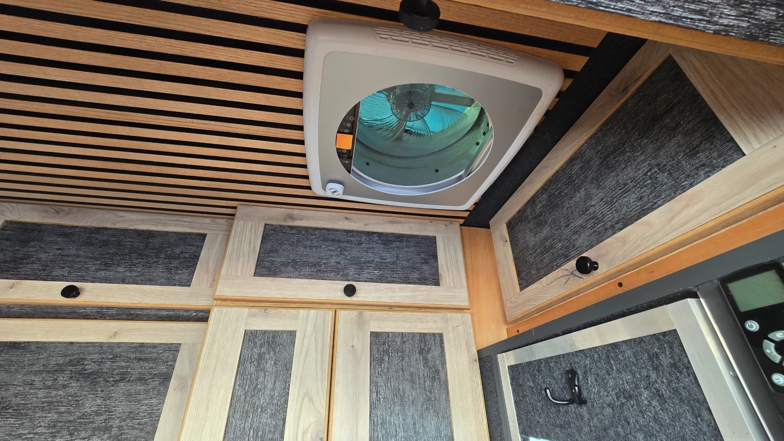 Opel Movano Кемпер - изображение 10