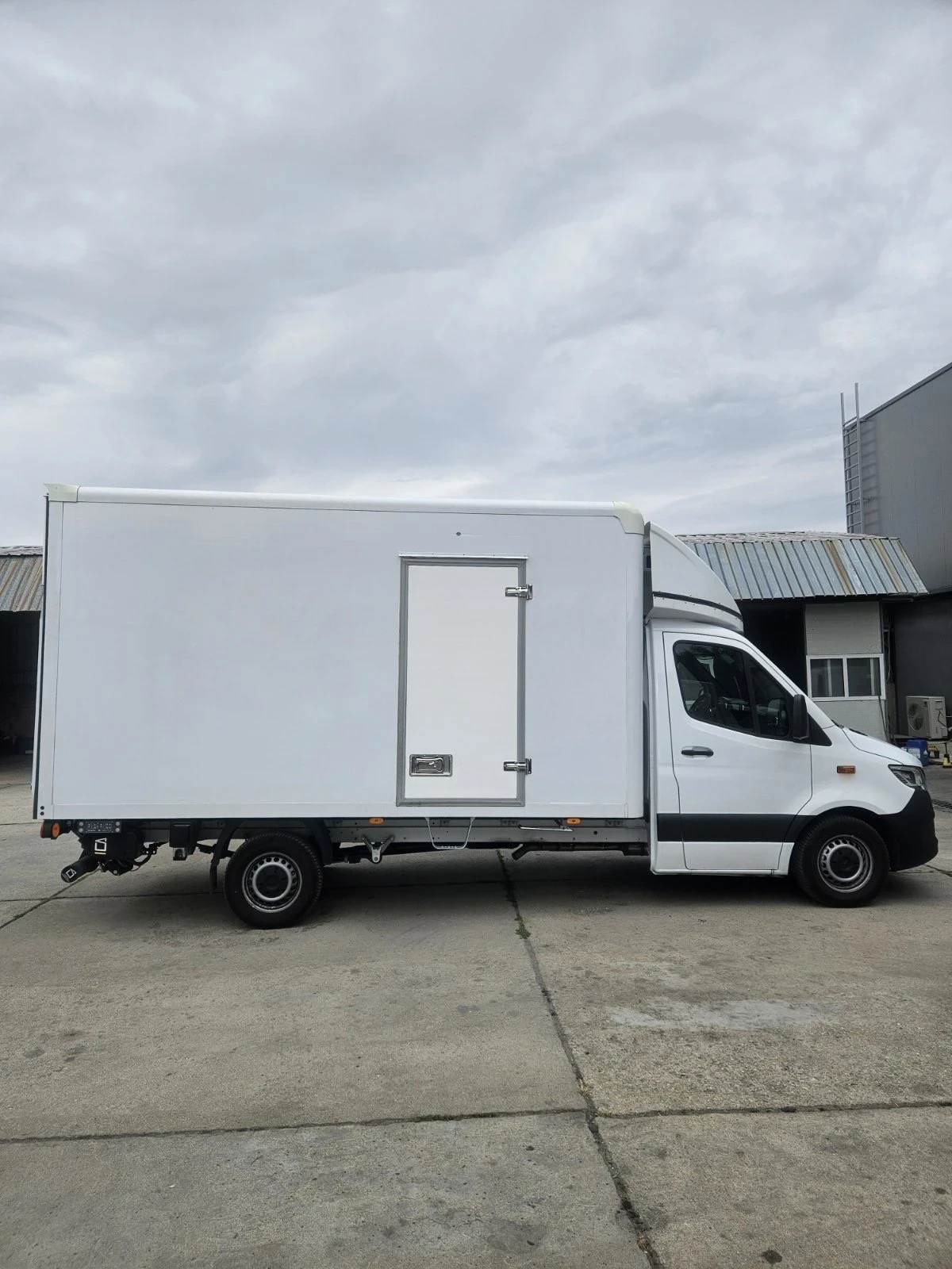Mercedes-Benz Sprinter 319  3000км. Хладилен с борд, снимка 3 - Бусове и автобуси - 56271836
