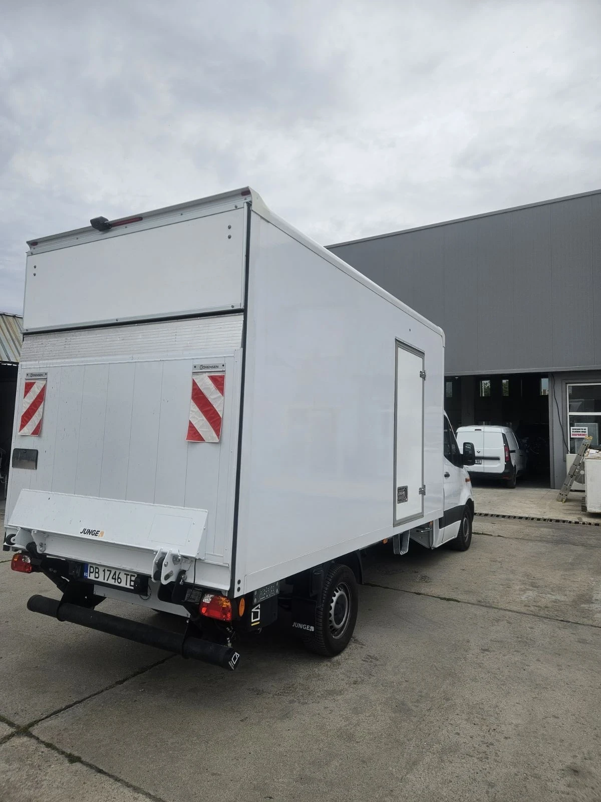 Mercedes-Benz Sprinter 319  3000км. Хладилен с борд, снимка 4 - Бусове и автобуси - 56271836