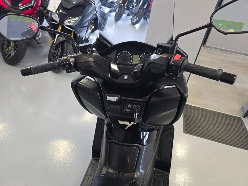 Suzuki Burgman 400ie, ABS, 2017г., снимка 11 - Мотоциклети и мототехника - 51877471