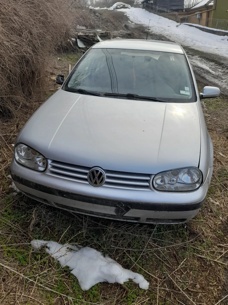 VW Golf, снимка 1 - Автомобили и джипове - 49305936