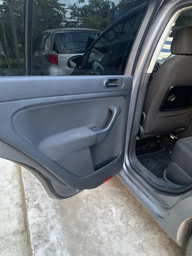 VW Golf Plus, снимка 10 - Автомобили и джипове - 50043270