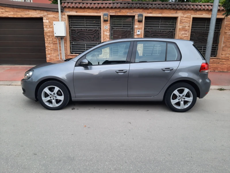 VW Golf 1.6 TDi, снимка 4 - Автомобили и джипове - 50823805