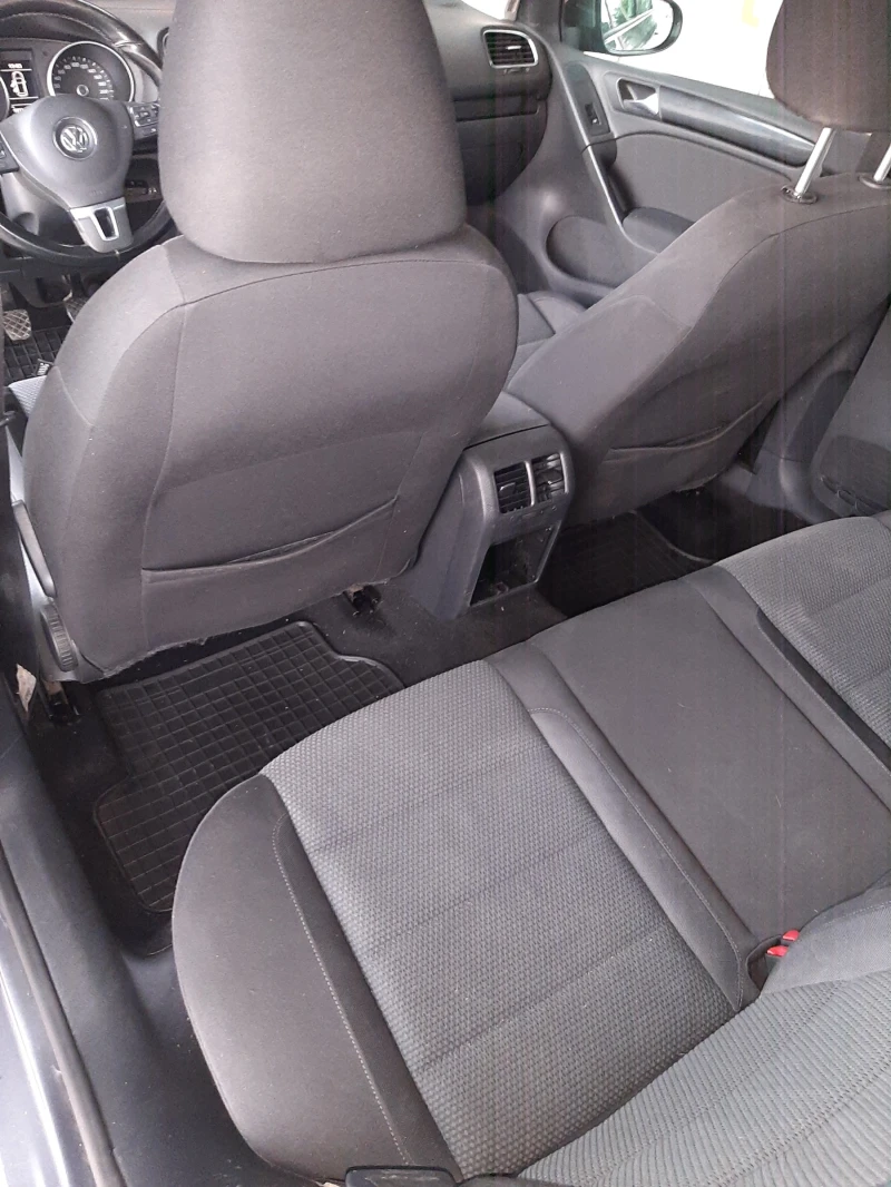 VW Golf 1.6 TDi, снимка 7 - Автомобили и джипове - 50823805