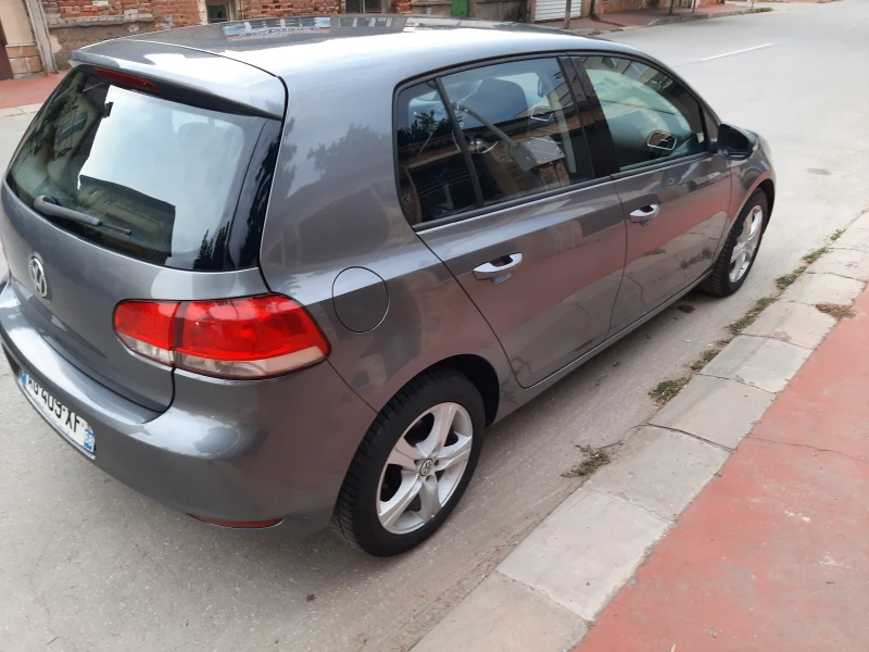 VW Golf 1.6 TDi, снимка 2 - Автомобили и джипове - 50823805