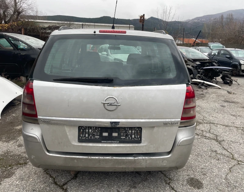Opel Zafira 1.9 cdti, снимка 4 - Автомобили и джипове - 52566839