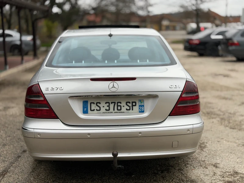 Mercedes-Benz E 270, снимка 5 - Автомобили и джипове - 52697336