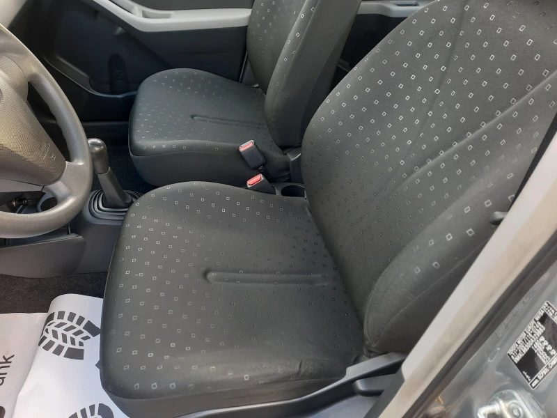 Toyota Yaris 1.3 i, снимка 9 - Автомобили и джипове - 52752748