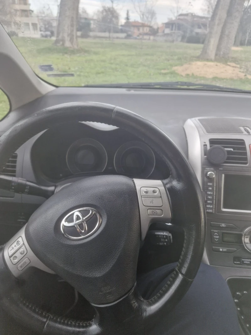 Toyota Auris, снимка 5 - Автомобили и джипове - 52972598