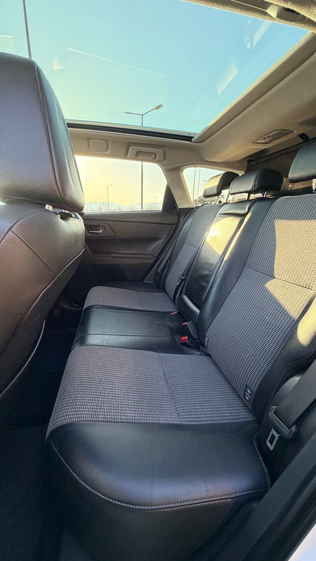 Toyota Auris 116к.с.;ПАНОРАМА;ПОДГРЕВ;ДИСТРОНИК;Keyless-Go - изображение 10