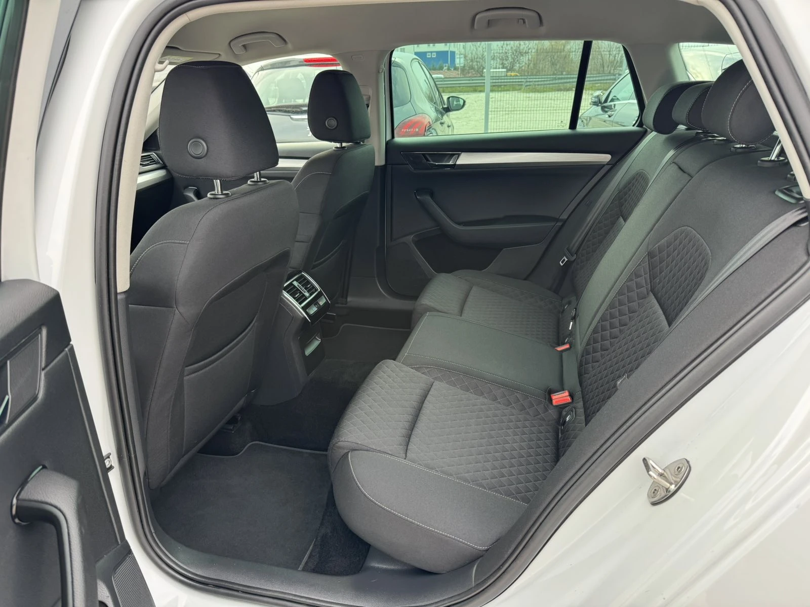 Skoda Superb 2.0TDI 4X4 190k - изображение 8