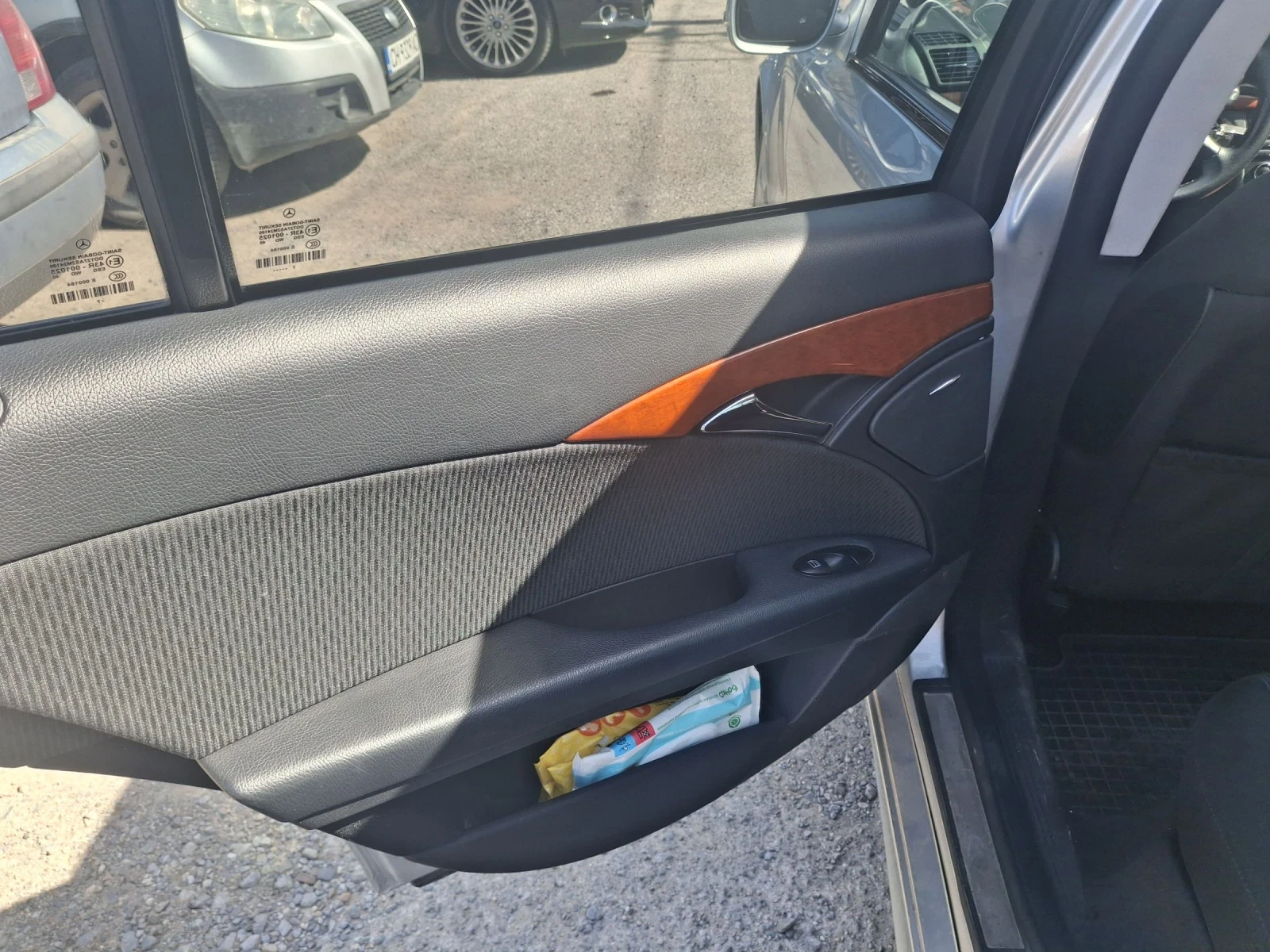 Mercedes-Benz E 220, снимка 10 - Автомобили и джипове - 53851848