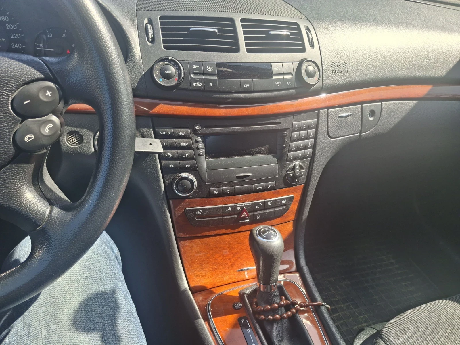 Mercedes-Benz E 220, снимка 7 - Автомобили и джипове - 53851848