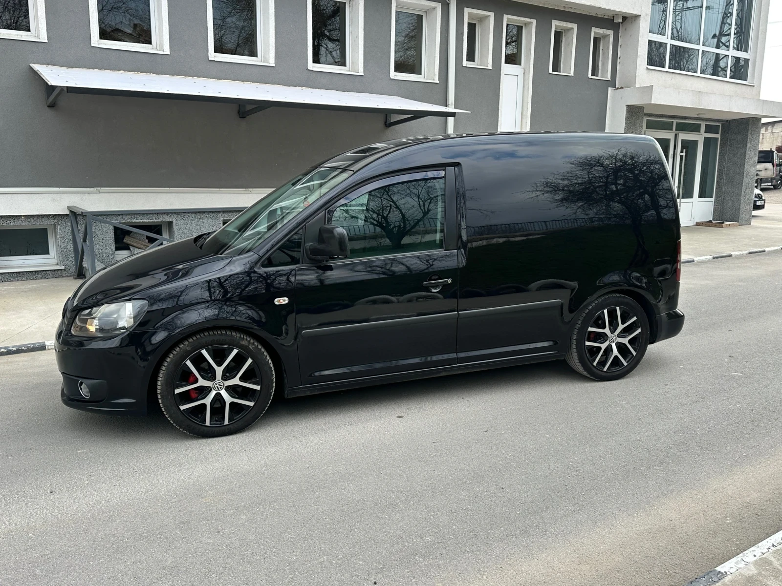 VW Caddy 1.6TDI, снимка 2 - Автомобили и джипове - 53908860