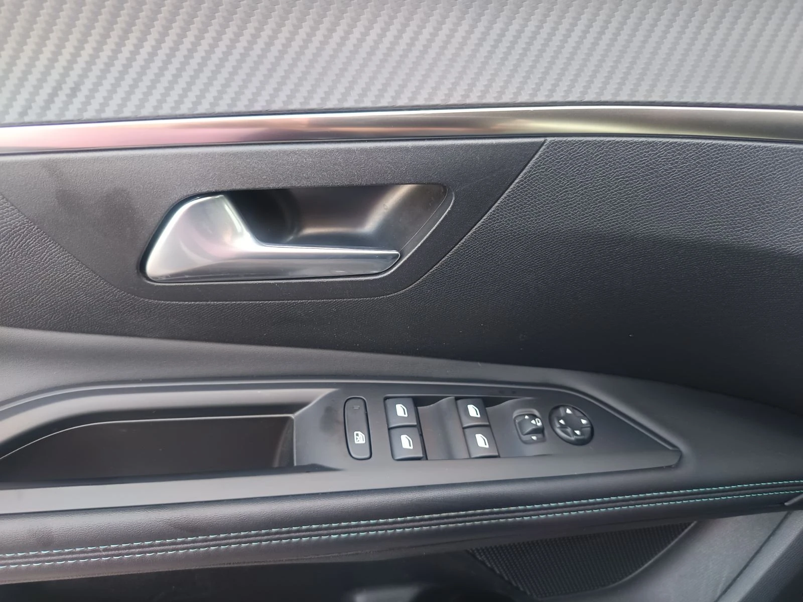 Peugeot 3008 НОВИЯ АВТОМАТ PREMIUM 2024Г., снимка 16 - Автомобили и джипове - 55450522