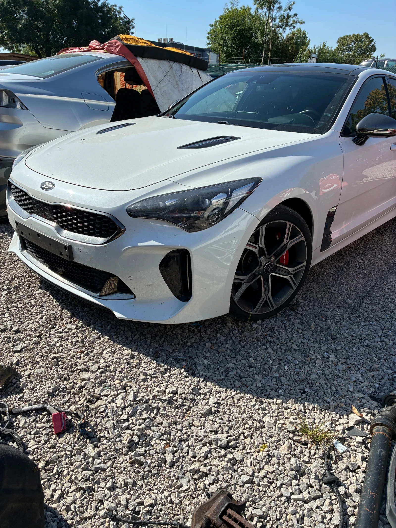 Kia Stinger GT на части