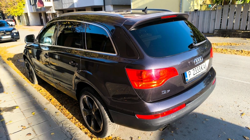 Audi Q7 4х4 Обслужена, 2 коплекта гуми с джанти, снимка 5 - Автомобили и джипове - 49598662