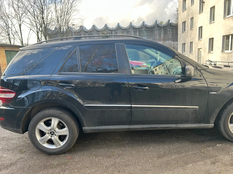 Mercedes-Benz ML 300, снимка 3 - Автомобили и джипове - 49009803