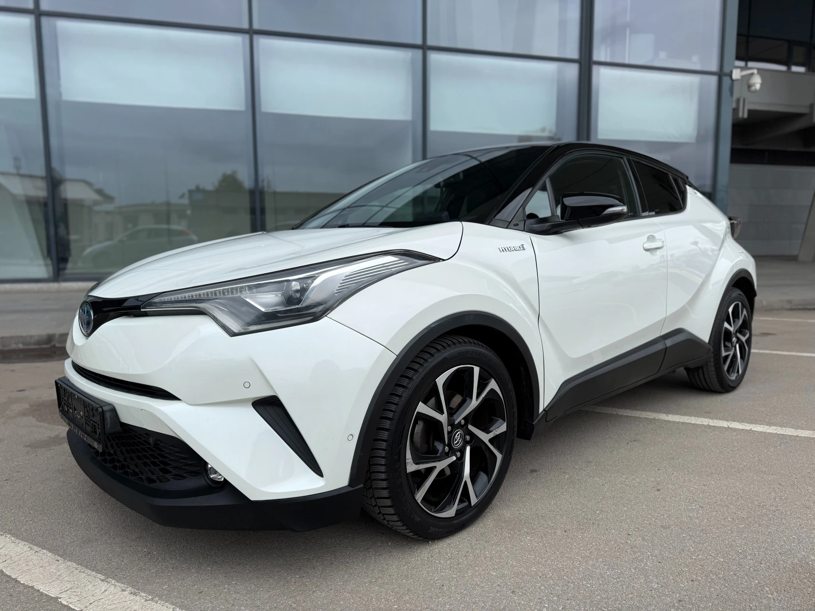 Toyota C-HR 6 МЕСЕЦА ГАРАНЦИЯ/1.8Hybrid 122к.с. Всички Екстри