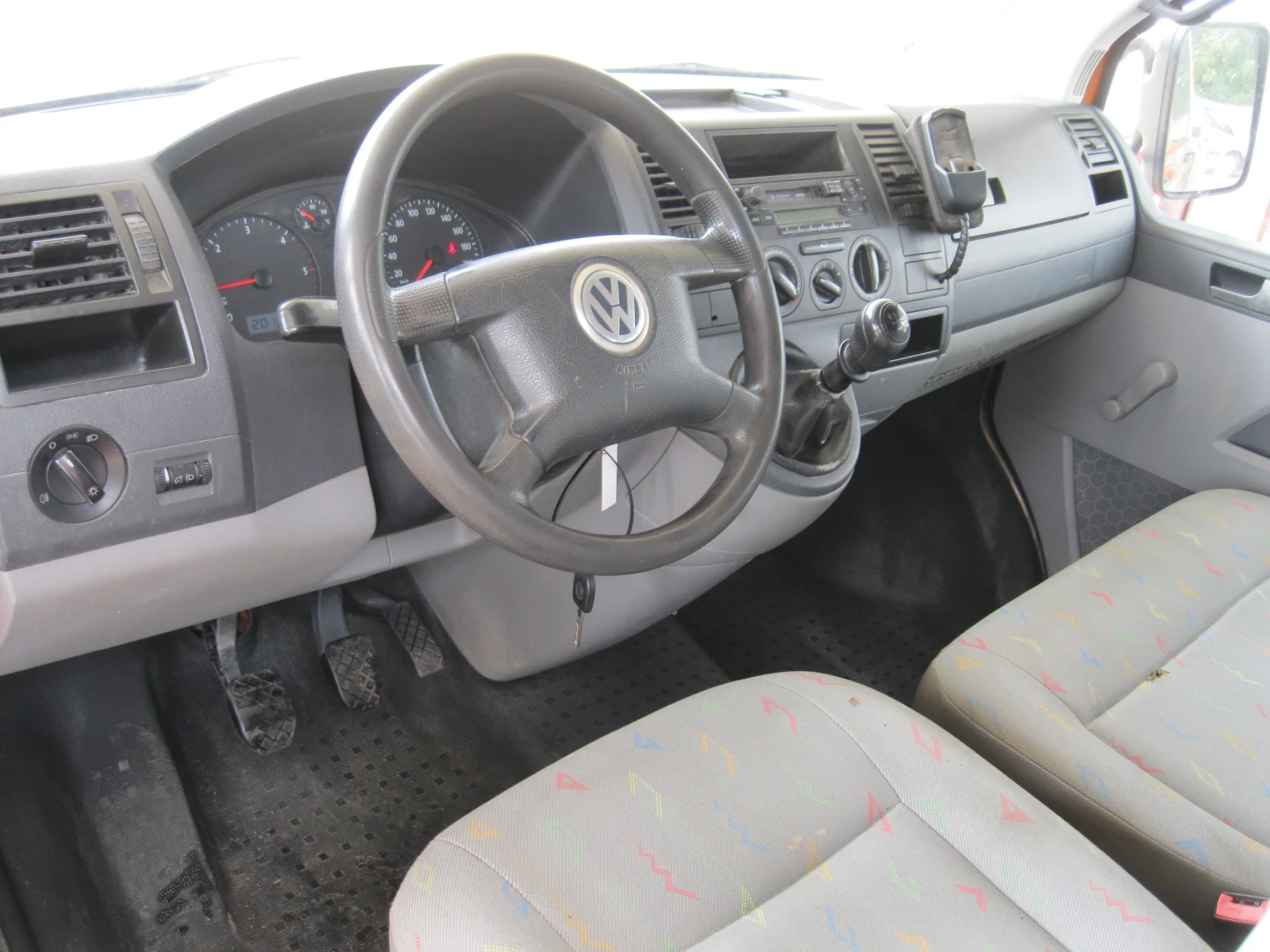 VW T5 1.9 -105 ks, снимка 12 - Бусове и автобуси - 55874333