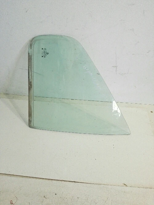 Стъкло задно дясно малко Фолксваген Бора седан