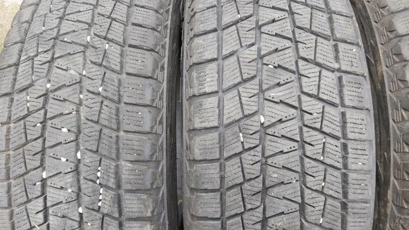 Гуми Зимни 215/65R16, снимка 3 - Гуми и джанти - 29260222