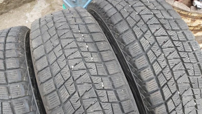 Гуми Зимни 215/65R16, снимка 4 - Гуми и джанти - 29260222