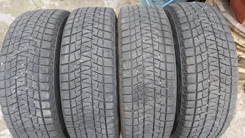 Гуми Зимни 215/65R16, снимка 2 - Гуми и джанти - 29260222