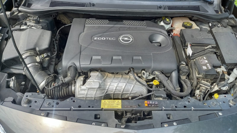 Opel Astra 2.0 CDTI , снимка 13 - Автомобили и джипове - 45671908