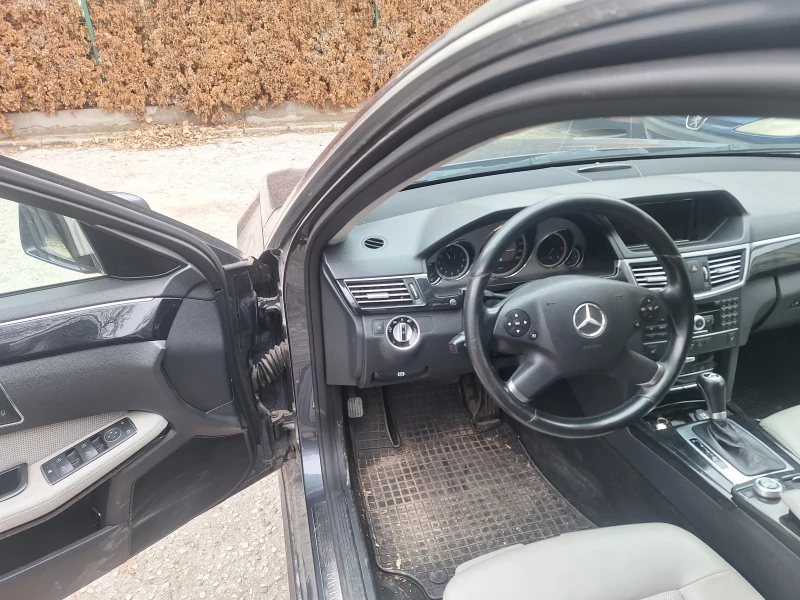 Mercedes-Benz E 220, снимка 5 - Автомобили и джипове - 48343264