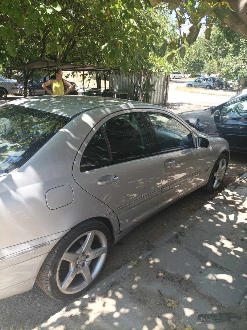 Mercedes-Benz C 220, снимка 8 - Автомобили и джипове - 48867337