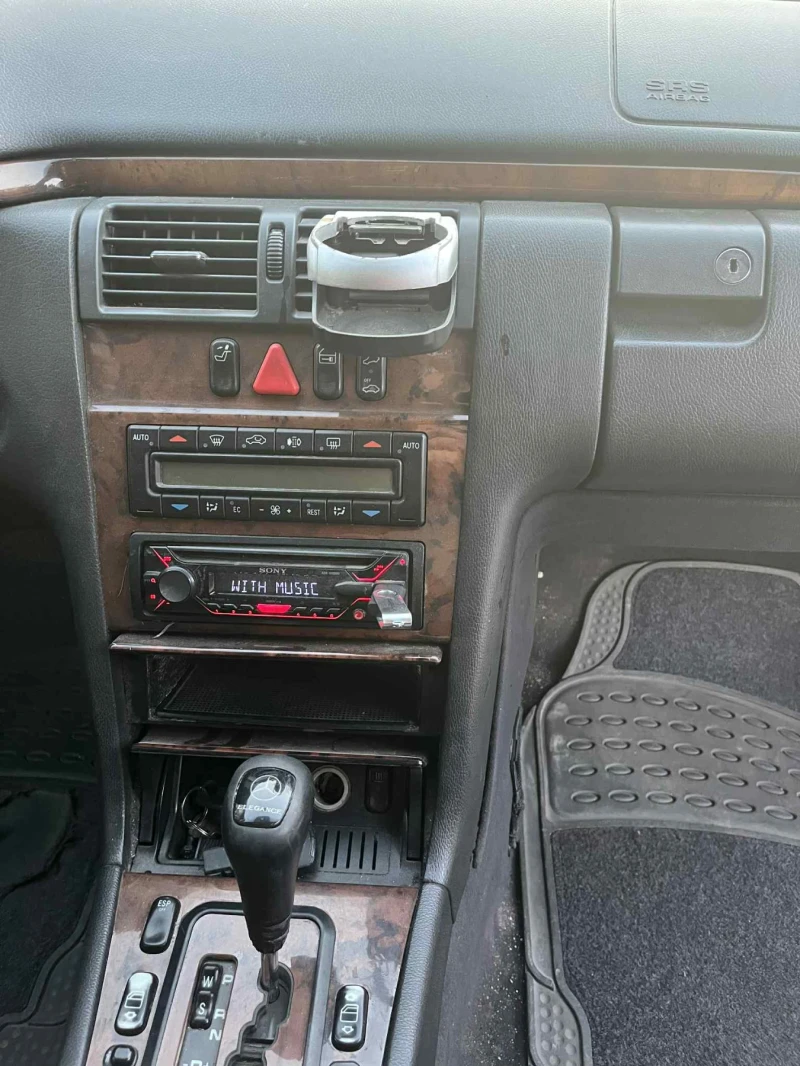 Mercedes-Benz E 320, снимка 5 - Автомобили и джипове - 52184917