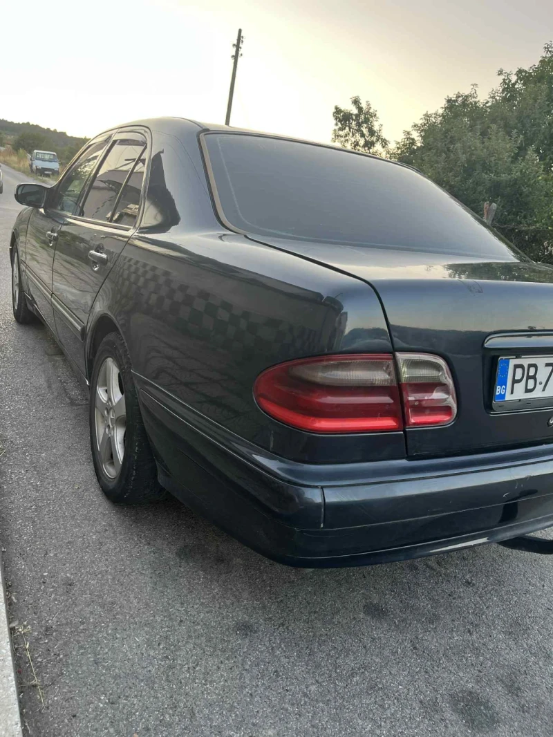 Mercedes-Benz E 320, снимка 6 - Автомобили и джипове - 52184917