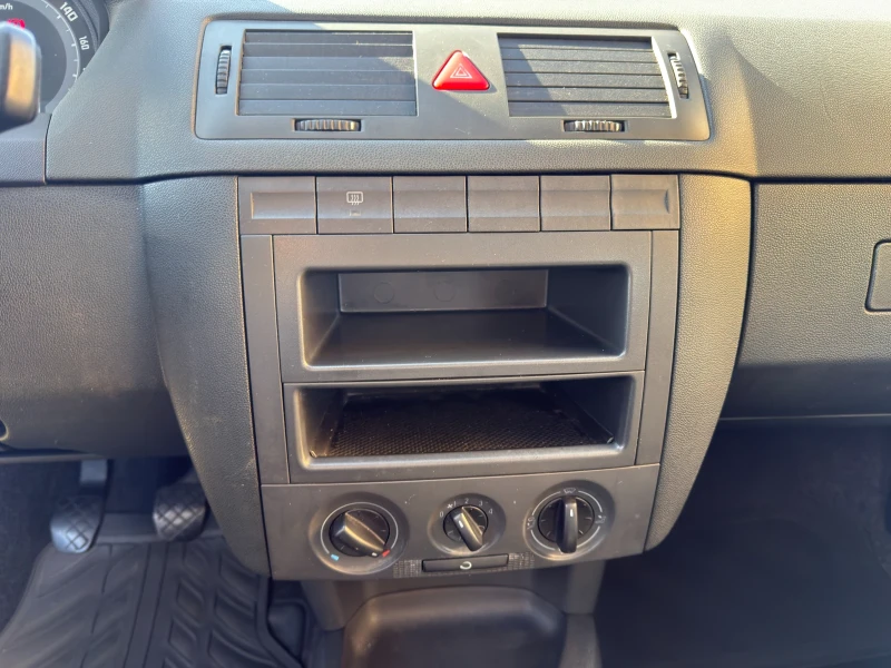 Skoda Fabia, снимка 13 - Автомобили и джипове - 52530523